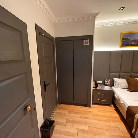 블루 탁심 호텔